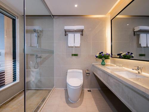 Koupelna v ubytování Vienna International Hotel Foshan The World of Flowers