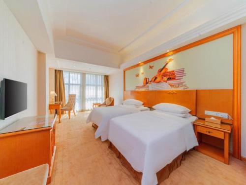 Televisyen dan/atau pusat hiburan di Vienna Hotel Shiyan Guangming Road