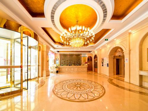 a large room with a chandelier and a large lobby at Vienna Hotel Kunshan North Qingyang Road in Kunshan