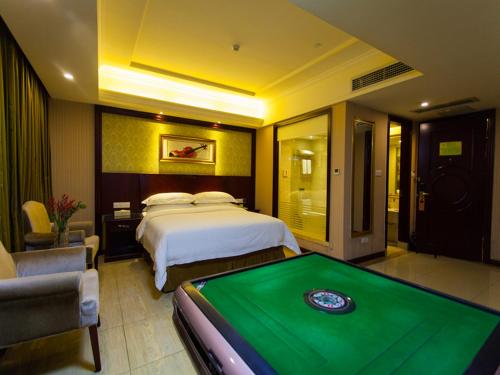 a hotel room with a bed and a pool table at Vienna Hotel Guangzhou Jinshazhou in Nanhai
