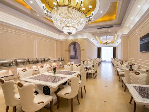 En restaurang eller annat matställe på Vienna Hotel Guangzhou Jinshazhou