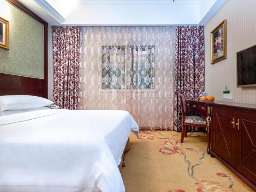 Katil atau katil-katil dalam bilik di Vienna Hotel Shanghai Songjiang Wanda