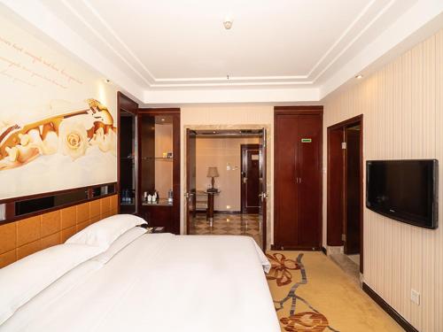 Φωτογραφία από το άλμπουμ του Vienna Hotel Zhaoqing Qixingyanpaifang σε Zhaoqing