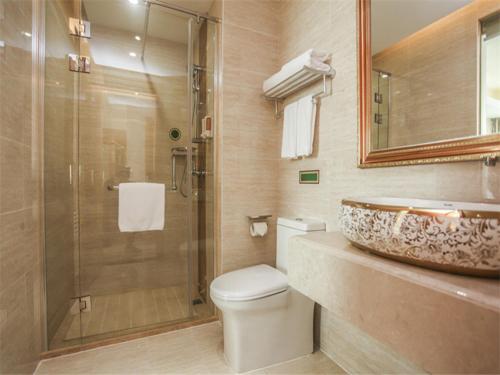 a bathroom with a sink and a toilet and a shower at Vienna Hotel Fuzhou Linchuan Avenue in Fuzhou