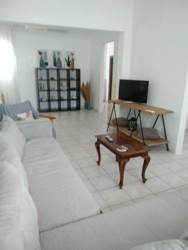 Pomegranate apartment