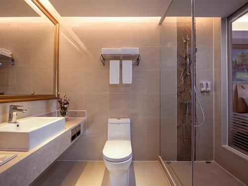 Ванна кімната в Vienna Hotel Shenzhen Xiashuijing Subway Station