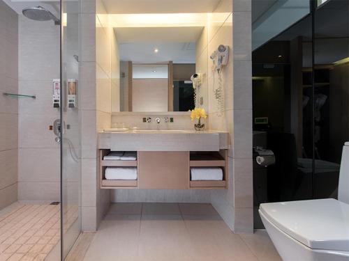 a bathroom with a sink and a shower at Vienna Hotel - Guangzhou South Railway Station Branch in Guangzhou