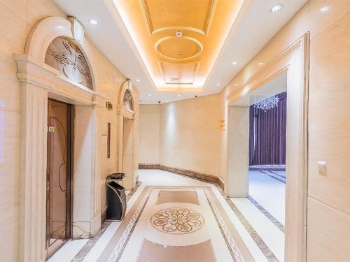 a room with a hallway with a clock on the ceiling at Vienna Hotel Shanghai Baoshan Wusong in Shanghai
