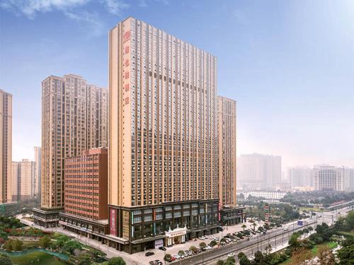 Pemandangan umum bagi Chengdu atau pemandangan bandar yang diambil dari hotel