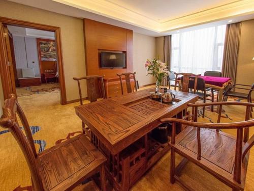Μια τηλεόραση ή/και κέντρο ψυχαγωγίας στο Vienna International Hotel Guangxi Duan
