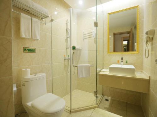 a bathroom with a shower and a toilet and a sink at Vienna 3 Best Hotel Huaian Qinghejiayuan in Huai'an