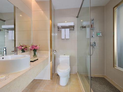 Ванная комната в Vienna Hotel Shenzhen Shangjin Center