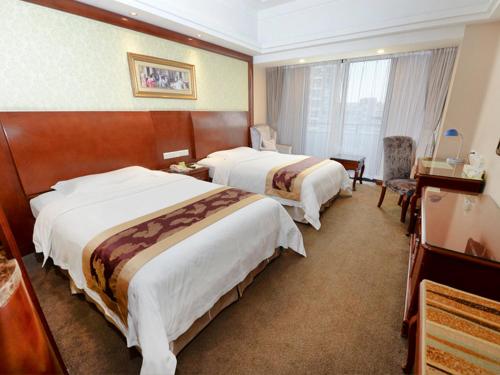 Ένα ή περισσότερα κρεβάτια σε δωμάτιο στο Vienna International Hotel Shanghai Hongqiao Hub International Exhibition Center