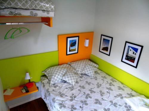 Uma cama ou camas num quarto em Ecobox Hotel