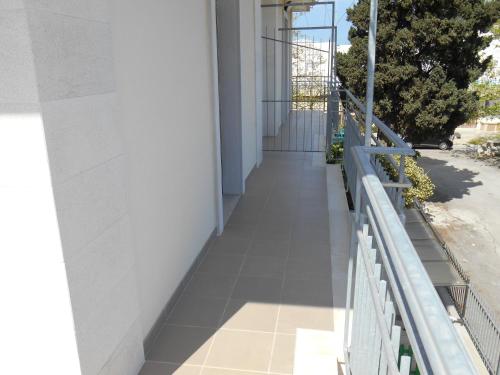 a walkway on the side of a building at Case Vacanza Torre Canne in Torre Canne