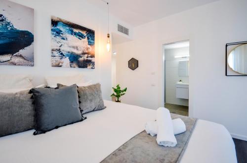 En eller flere senge i et værelse på Yalarent Morning Star-Garden with Private Pool