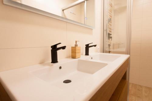 a white bathroom with a sink and a mirror at Haus Hoen in Untertweng