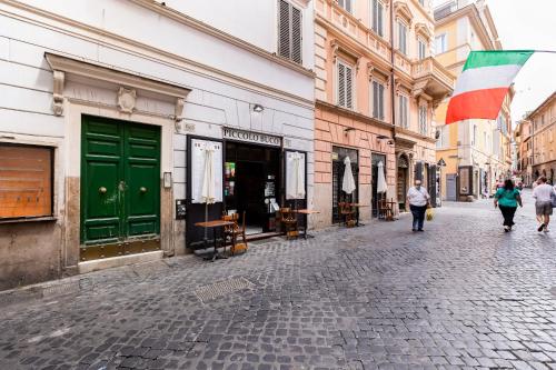 TREVI FOUNTAIN - RomeDreamHome