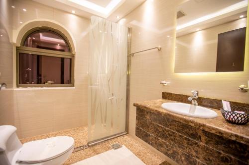 Phòng tắm tại Makarem Residence - Hotel Apartments