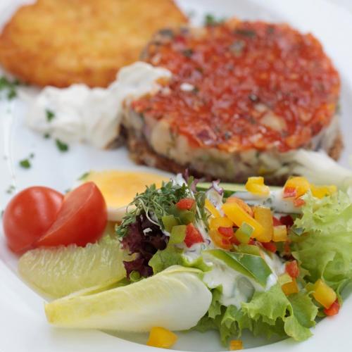 Makanan di atau berdekatan hotel