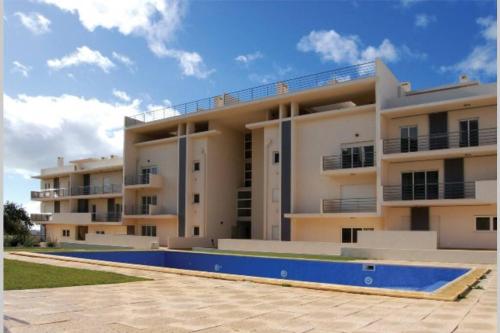 Modern 3 Bedroom Pool View.
