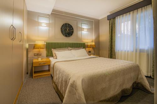 En eller flere senge i et værelse på La Palace Exclusive Design