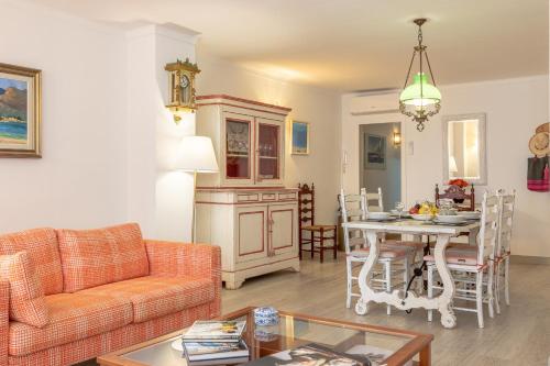 Apartment Almirall in Puerto Pollensa By homevillas360