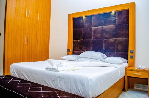 CRISPAN SUITES & EVENT CENTRE – Photos 5
