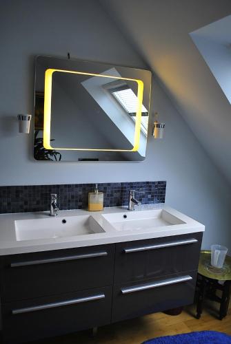 a bathroom with a sink and a mirror at Ker Kistin in Fouesnant