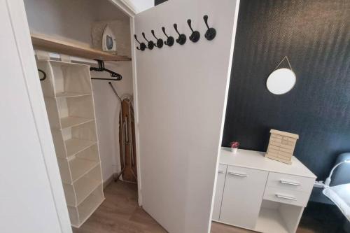 חדר רחצה ב-Superbe appartement 5 pièces - rénové 2021