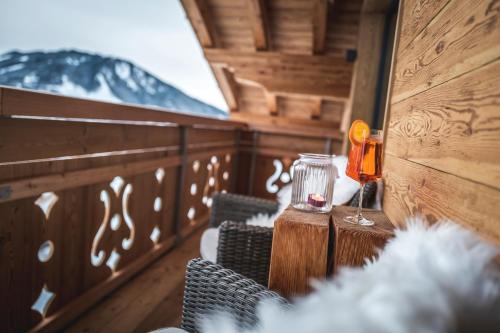 Ein allgemeiner Bergblick oder ein Berglick von des Chalets aus