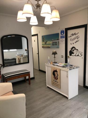 a waiting room with a mirror and a counter at Alojamiento El Cantal in Santoña