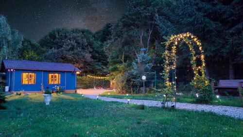 Ein Garten an der Unterkunft Montebello Chalet