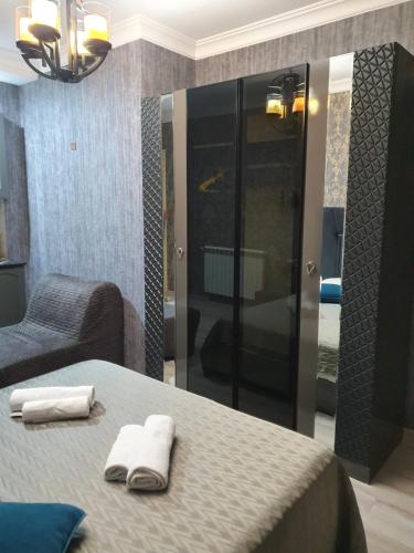 Llit o llits en una habitació de Piazza Batumi Guesthouse