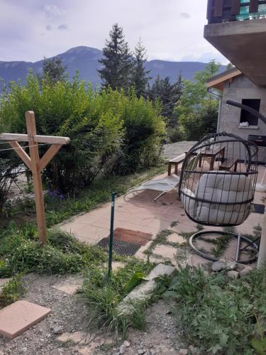 a cross and a bird cage and a bench at Mon ecrin de nature rez de jardin in Seyne