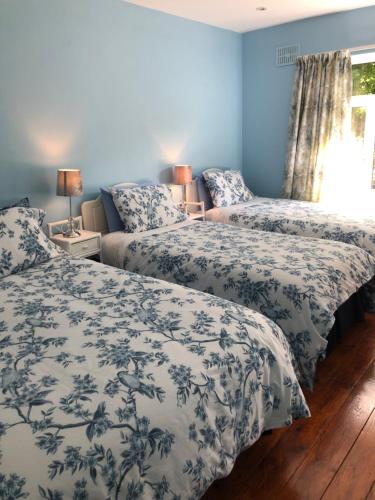 Ένα ή περισσότερα κρεβάτια σε δωμάτιο στο Fitzgerald's Farmhouse Accommodation V94 YY47