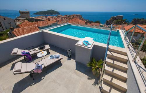 Royal Fort - The View Rooftop pool