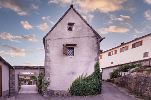 an old building with a window on the side of it at Hiša Orel (Orel House) in Križ