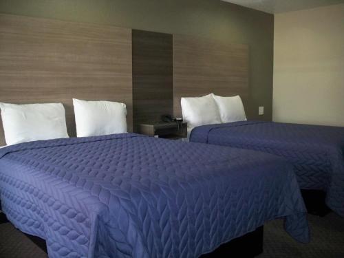 Ένα ή περισσότερα κρεβάτια σε δωμάτιο στο Scottish Inn and Suites Beaumont