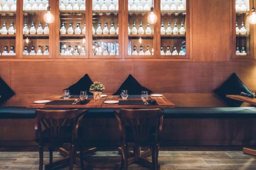 a dining room with a long table and chairs at Hotel NYX Cancun in Cancún