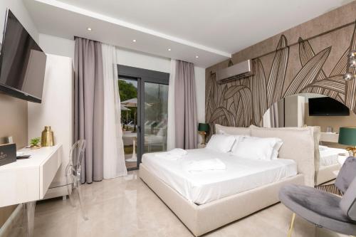 Un pat sau paturi într-o cameră la B&D Luxury Suites