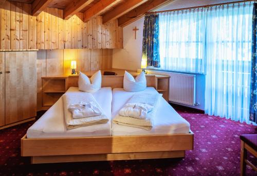 Postel nebo postele na pokoji v ubytování Natur-Genuss-Hotel Sonnasita