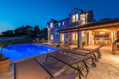 Stone Villa Cara d Oro - Heated Infinity Pool & Views