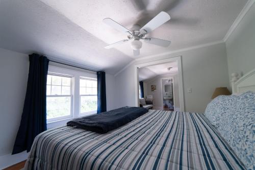 Aria & Mare Hamptons tesisinde bir odada yatak veya yataklar