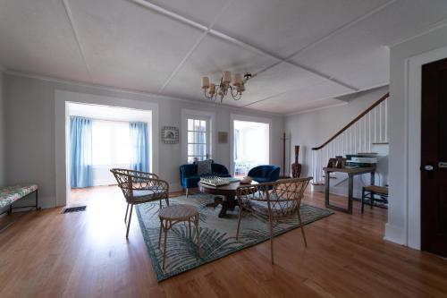 a living room with a table and chairs at Aria & Mare Hamptons in Hampton Bays