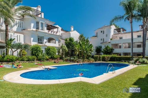 Spacious Penthouse in Los Naranjos - Up to 6 GUESTS!
