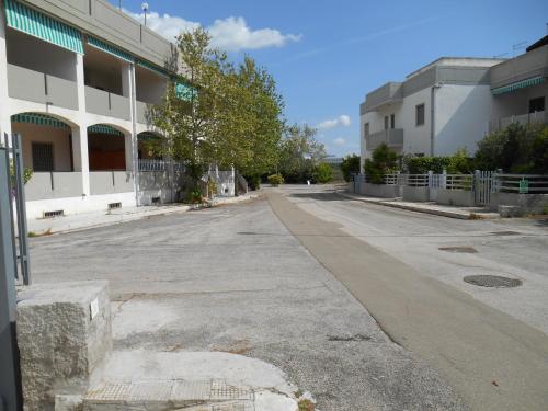 an empty street in front of a building at Case Vacanza Torre Canne in Torre Canne