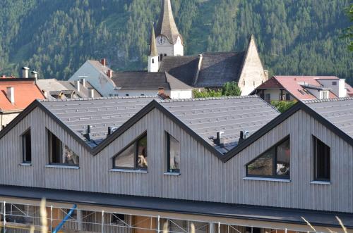 Ein allgemeiner Bergblick oder ein Berglick von des Aparthotels aus