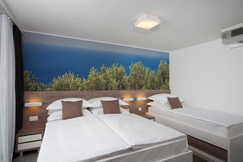
A bed or beds in a room at Bluesun hotel Neptun - All inclusive
