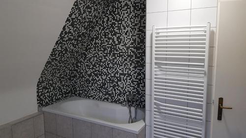 Ένα μπάνιο στο Handwerker Unterkunft Monteurzimmer mit Gemeinschaftsbad in Brebach
